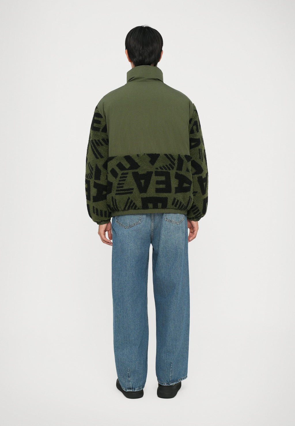 MOUNTAIN JACKET LOGO Media 4