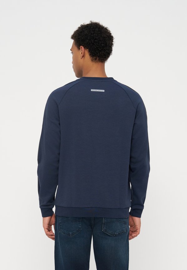 EA7 Emporio Armani