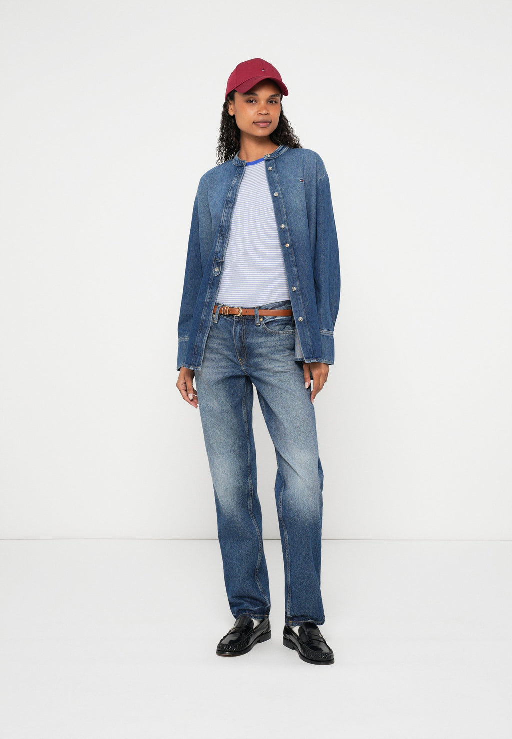 FADED MID RISE STRAIGHT LEG JEANS Media 2