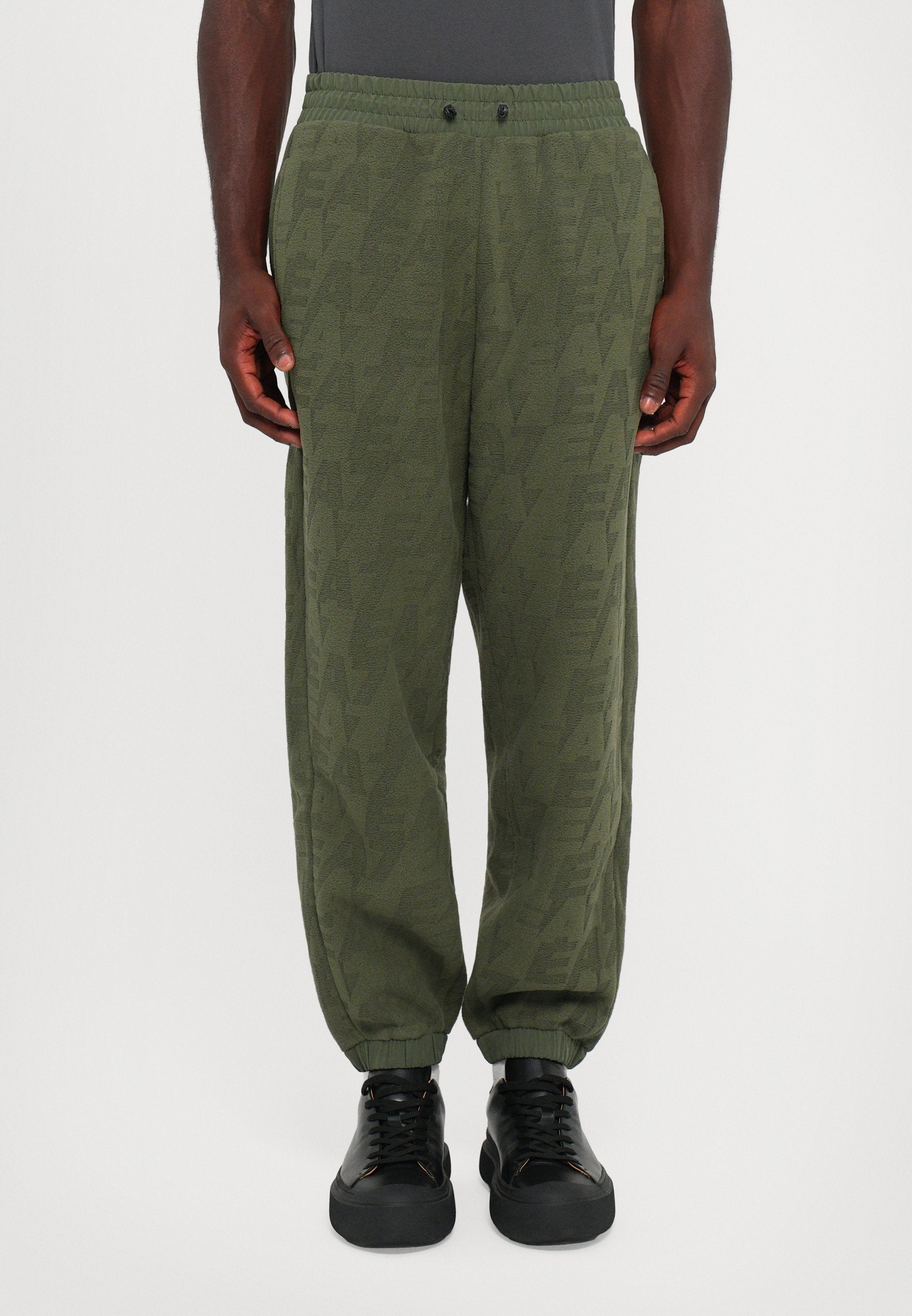 TRAIN LOGO SERIES PANTS Media 3
