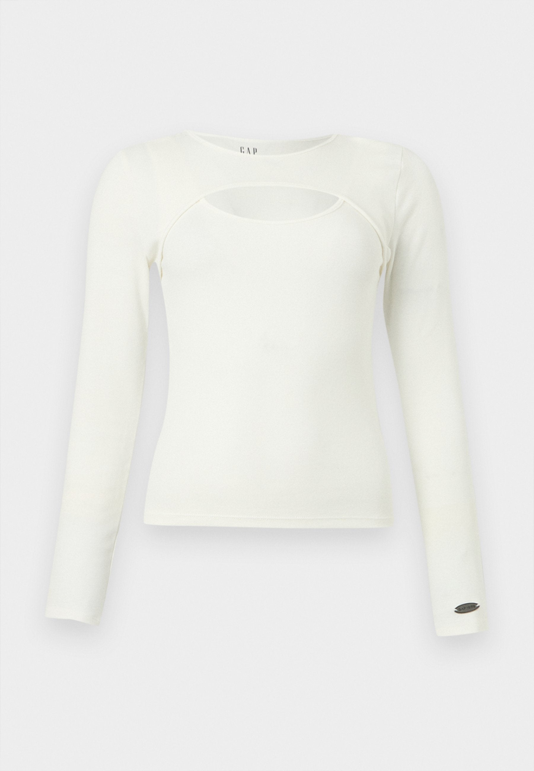 Weißes Langarmshirt für Damen mit rundem Ausschnitt vorne und einem kleinen Metalllogo am linken Ärmelbündchen.