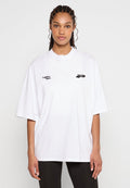 Oversized T-Shirt in Weiß aus Baumwolle. Mit schwarzem Drucktext "Creative Team" und einem Logo auf der linken Brust. Kurzärmlig und mit Rundhalsausschnitt.