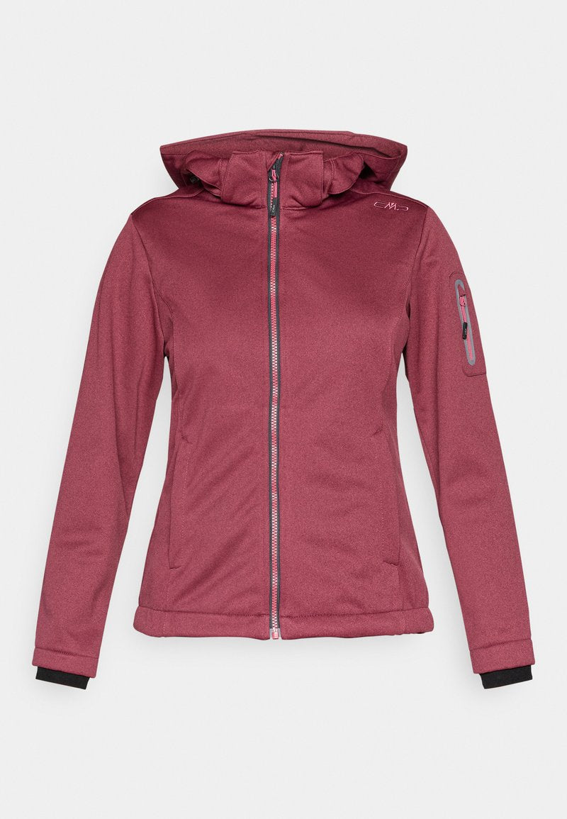 Damen Softshell-Jacke in Kastanienrot mit Reißverschluss und Kapuze, zwei Fronttaschen und einer zusätzlichen Reißverschlusstasche am linken Ärmel.