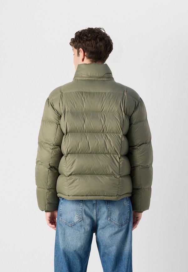 Calvin Klein DETACHABLE HOOD