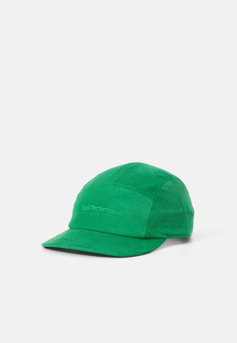 Grüne Cordura-Mütze mit gebogenem Schirm, auf der Vorderseite mit dem gestickten "PeakPerformance"-Logo. Strukturierter Stoff und elegantes Design.