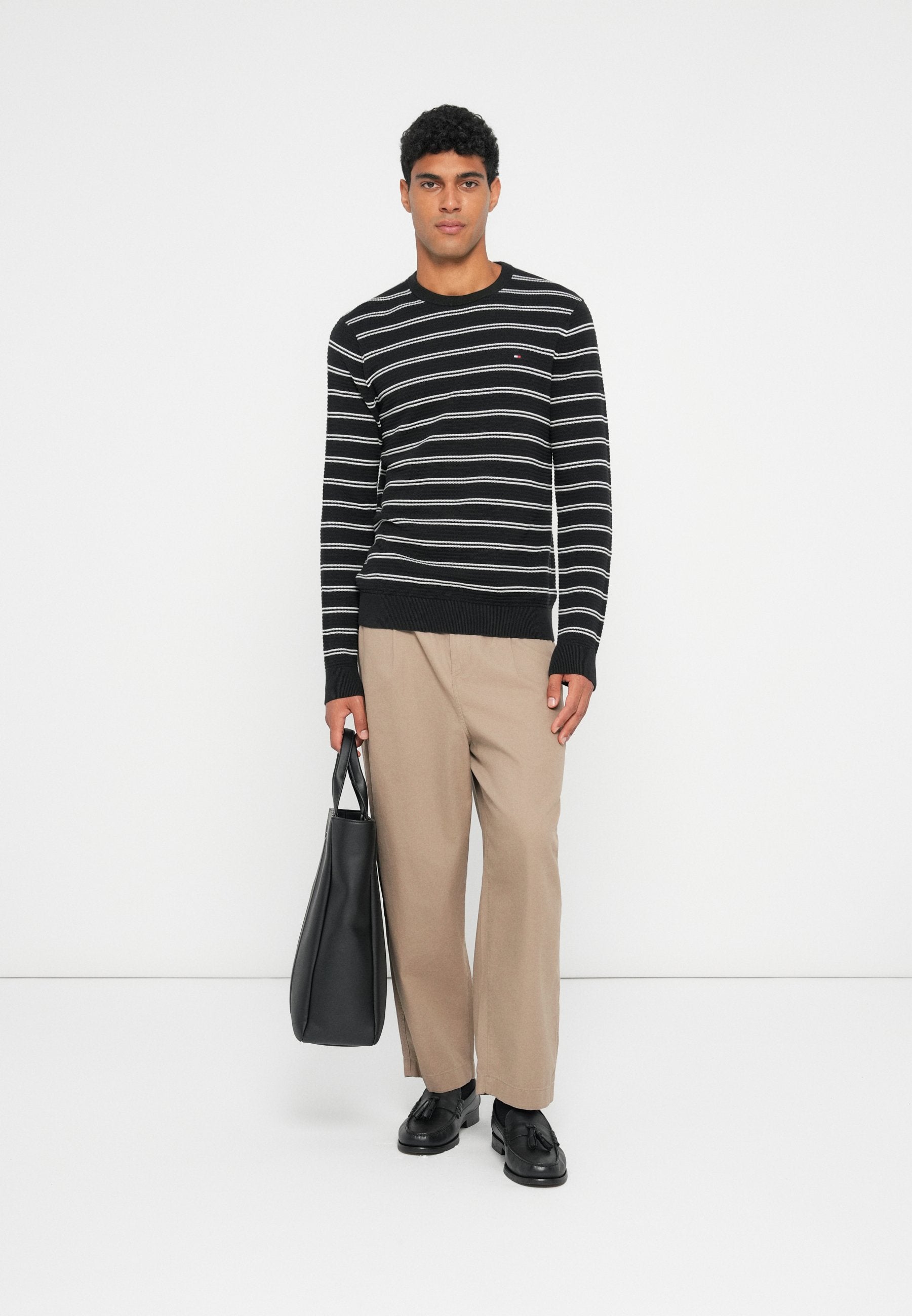 TEXTURED KNIT CREW NECK JUMPER Media 2