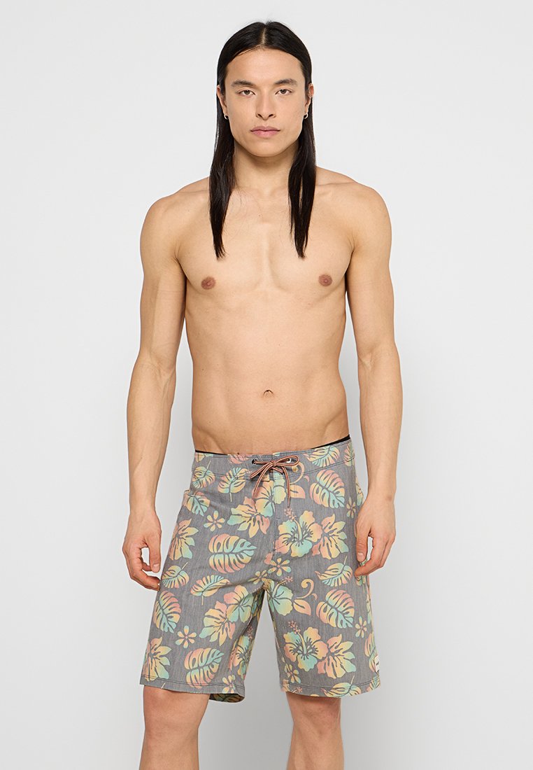 Herren-Badehose aus leichtem Material, mit einem grauen Hintergrund und bunten Blumen- und Blattformen, die mit einem Kordelzug gesichert ist.