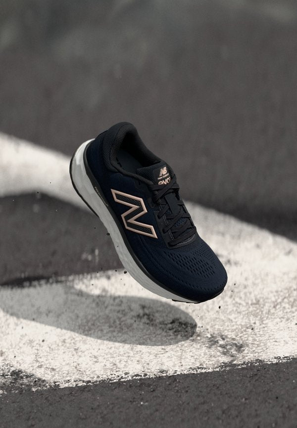 New Balance EVOZ V4 - Road running shoes - phantom