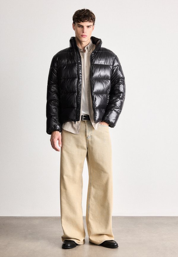 Calvin Klein GLOSSY CHANNELED PUFFER