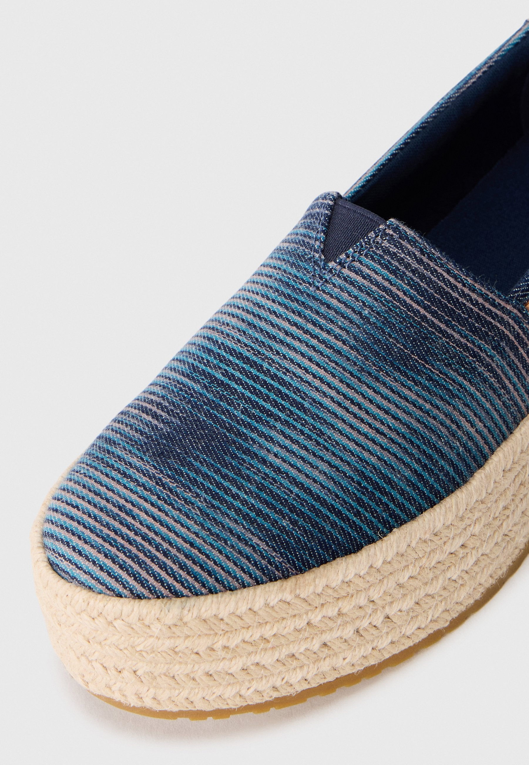 TOMS VALENCIA