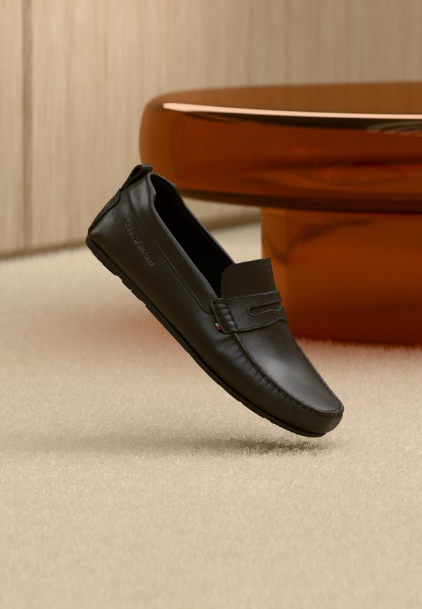 Tommy Hilfiger LOGO LEATHER DRIVER SHOES