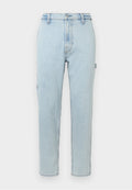 Hellblaue Jeanshose mit hoher Taille, geradem Bein Design und seitlichen Taschenakzenten. Mit sichtbaren Nähten und einem klassischen Knopfverschluss.