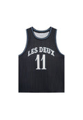 Schwarzes Mesh-Basketball-Tanktop mit blauen Streifen, mit "LES DEUX" und der Nummer "11" in weißer Schrift. Rundhalsausschnitt, ärmelloses Design.