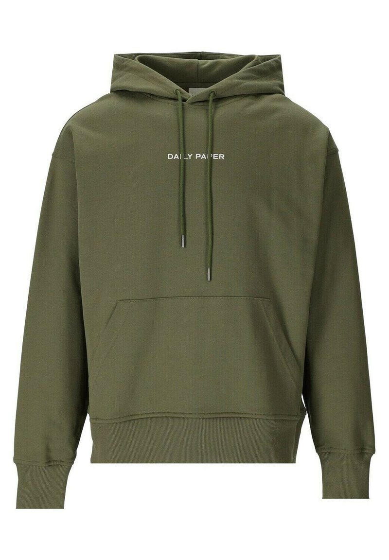 Olivgrüner Hoodie aus Baumwollmischung. Mit einer Vorderentasche, verstellbarem Kordelzug und weißem Drucktext "DAILY PAPER."