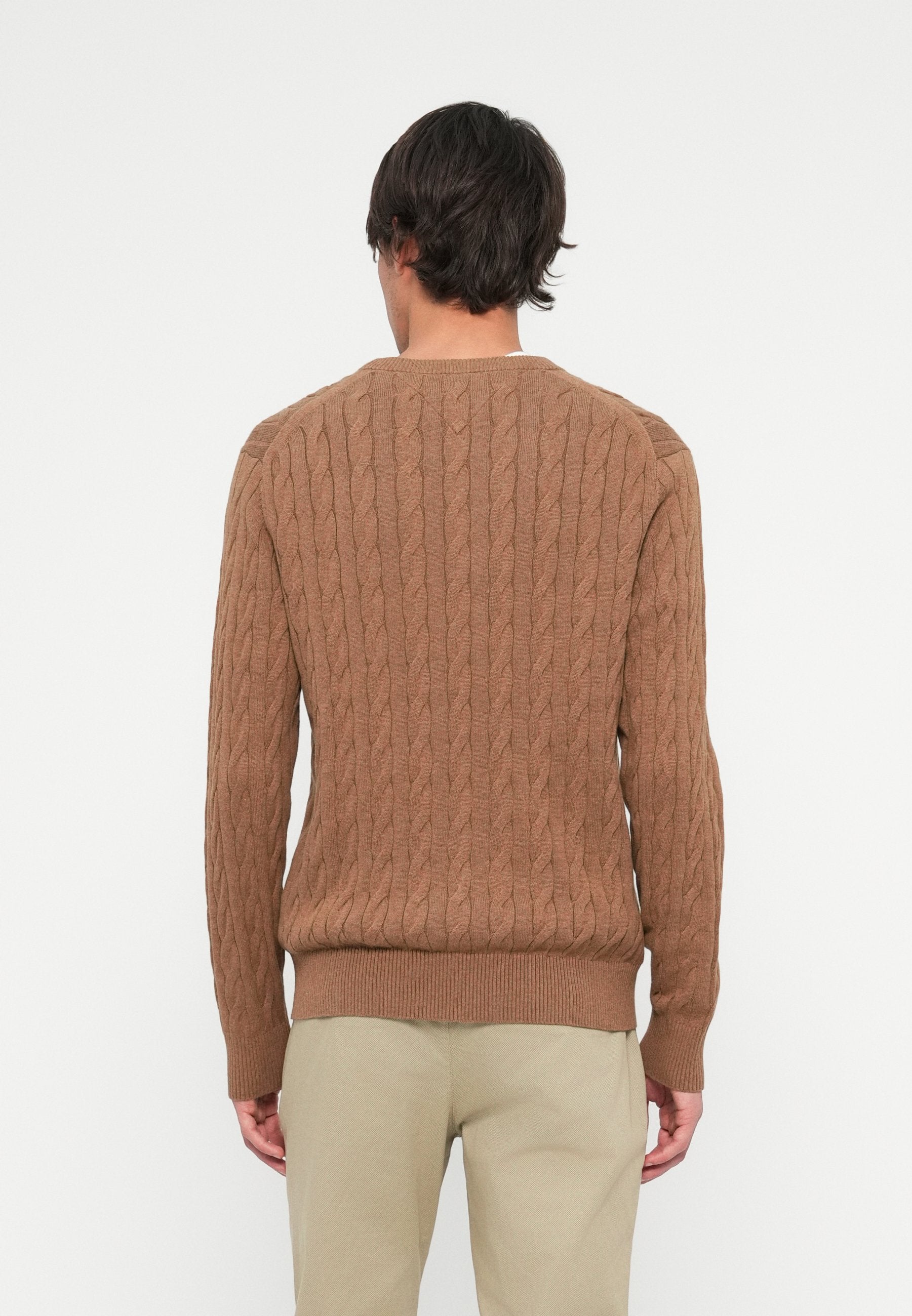 CLASSIC CABLE CREW NECK  ELEVATED ESSENTIALS Media 4