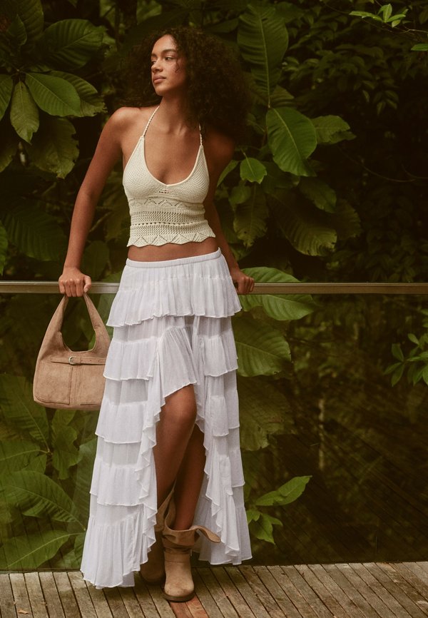 Bershka ASYMMETRIC SKIRT WITH RUFFLES - Maxi skirt - white