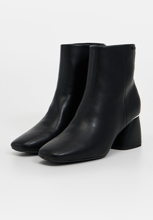 DKNY CALEENA