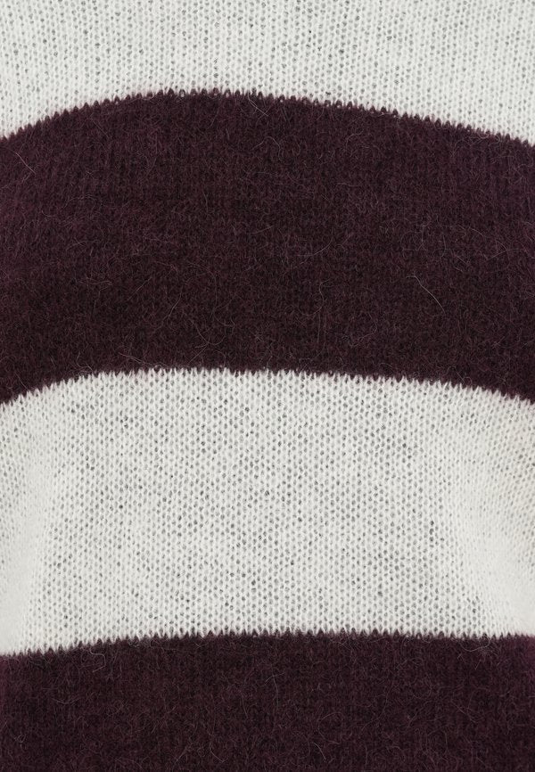 CLOSED CREW NECK STRIPED