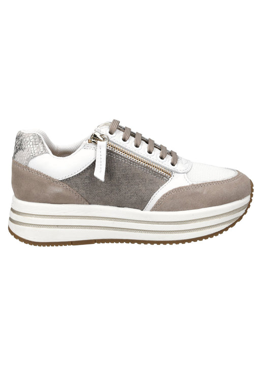 Sportliche Sneakers mit einem Design aus gemischten Materialien, grauem Wildleder, weißen synthetischen Einsätzen und einem dekorativen seitlichen Reißverschluss. Mit strukturierten Akzenten.