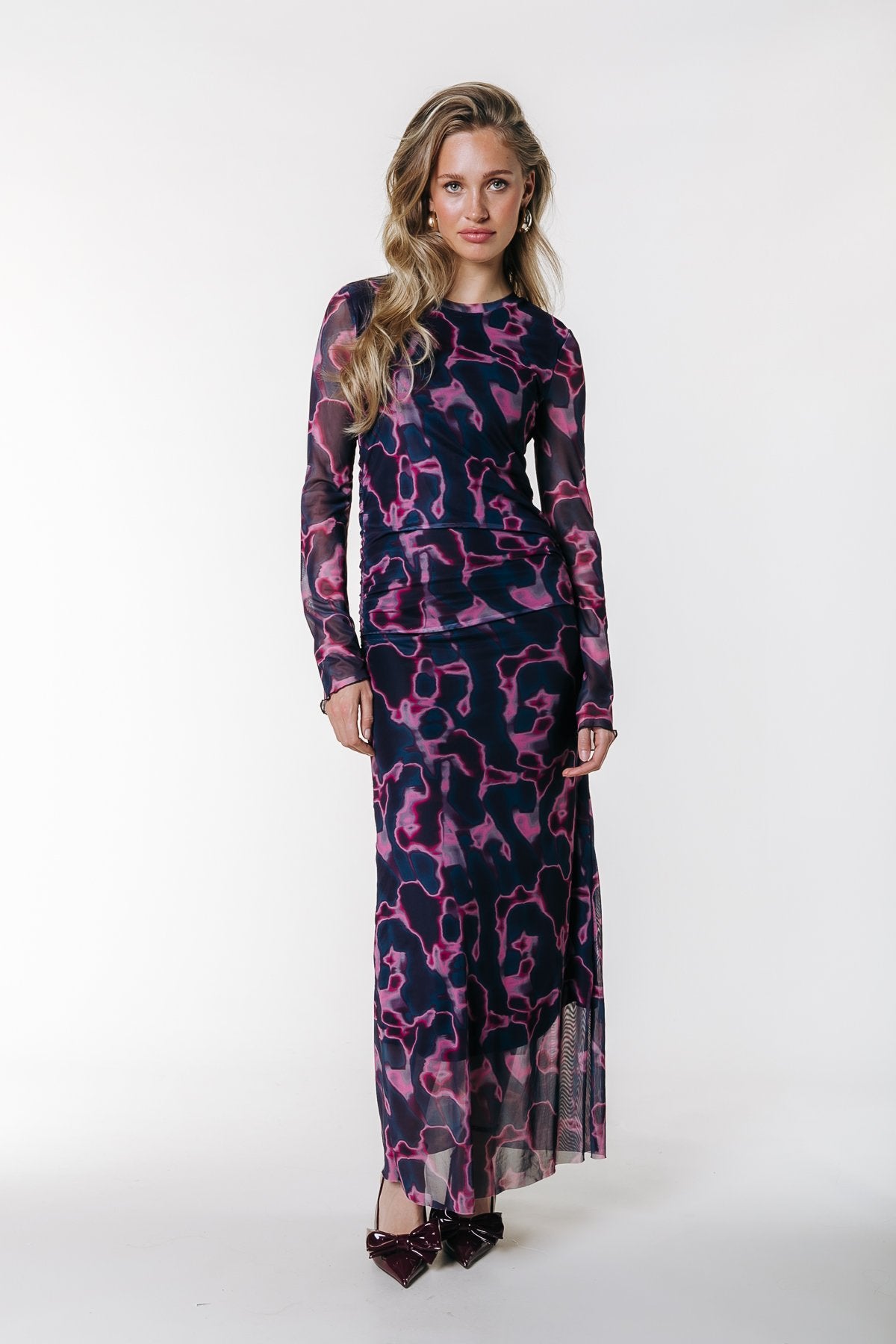Colourful Rebel MAUDE LIQUID SWIRL LONGSLEEVE MAXI DRESS