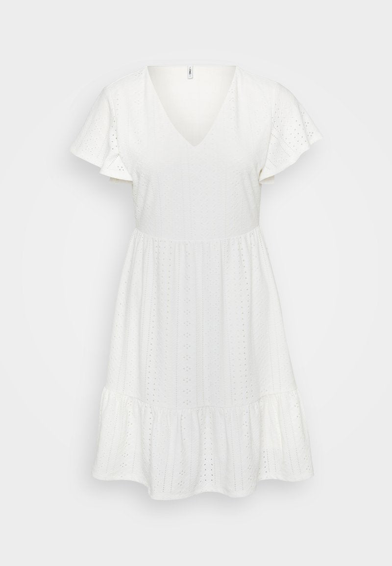 Weißes Baumwollkleid mit V-Ausschnitt, kurzen Volantärmel und einem gestuften Rüschensaum. Verziert mit Stickereien und kleinen Ausschnittmustern überall.