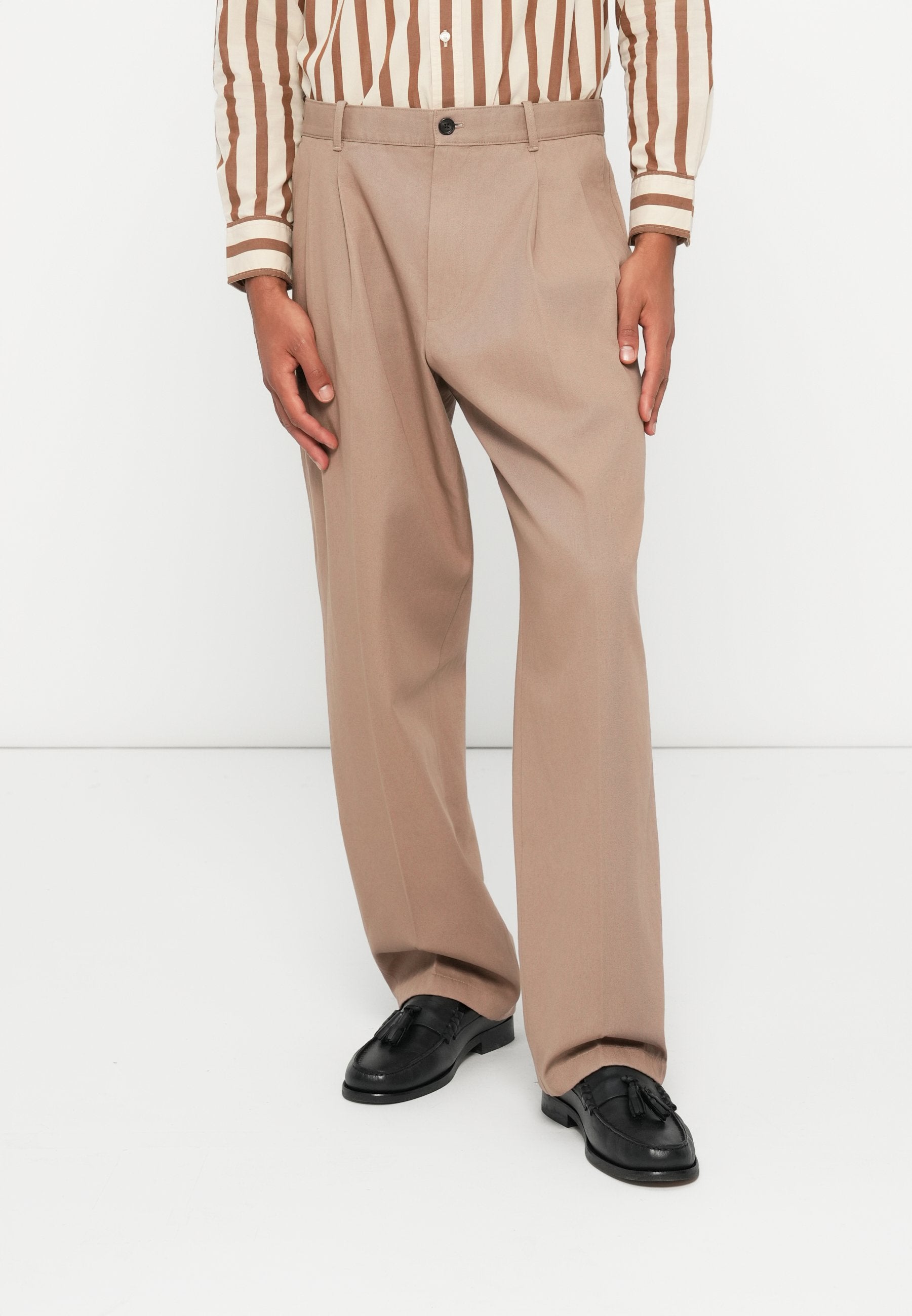 PLEATED TWILL WIDE LEG TROUSERS Media 3