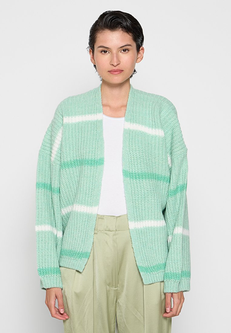 s.Oliver Strickjacke Media 1