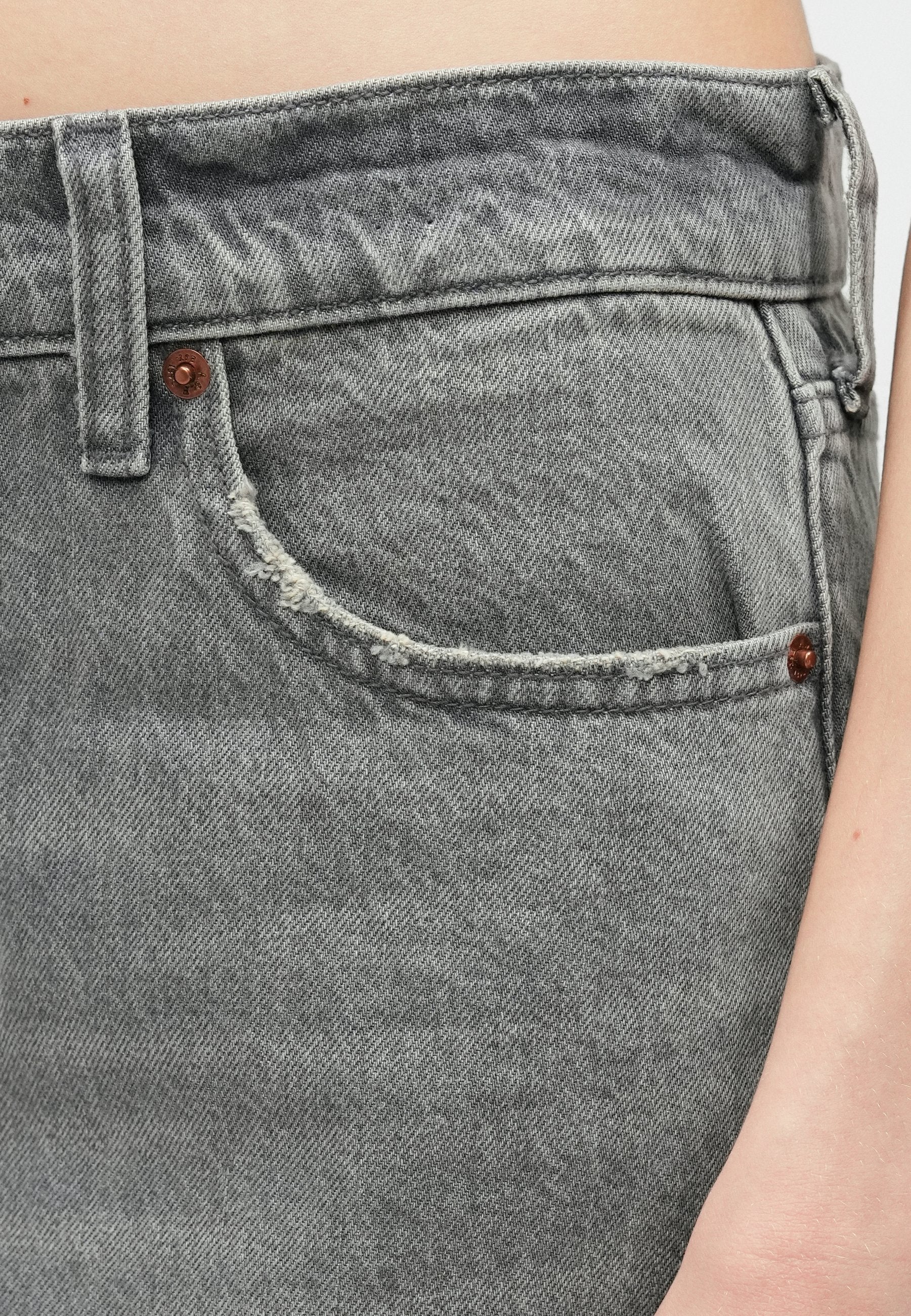 Abercrombie & Fitch LOOSE