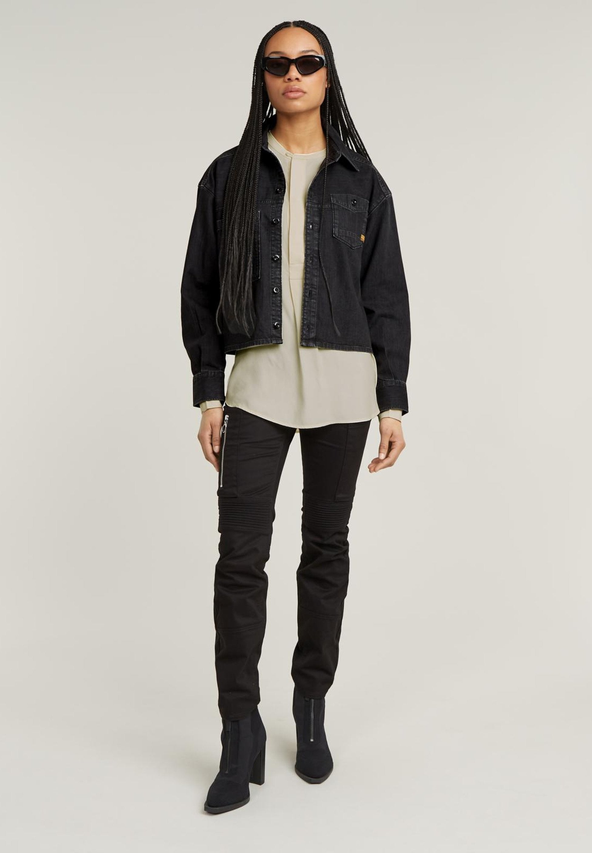 HALF PLACKET Media 2