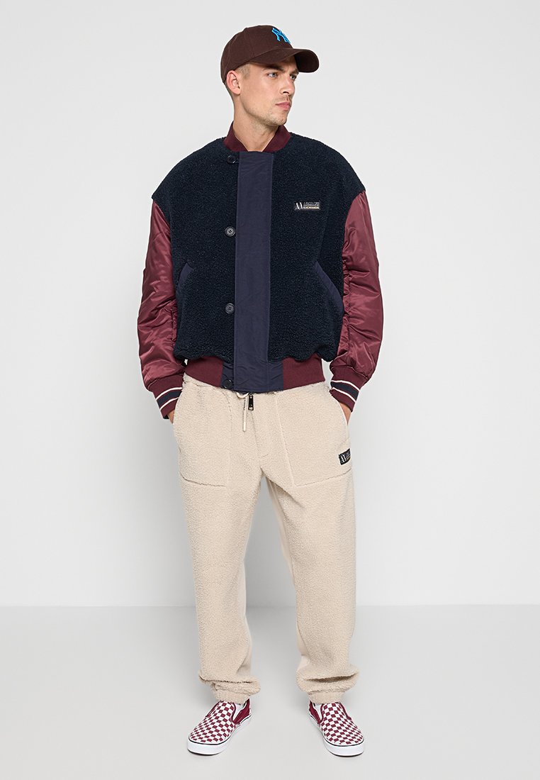 Armani Exchange Bomberjacke Media 2