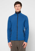 Blaue Softshell-Jacke mit Reißverschluss vorne, hohem Kragen und zwei Reißverschlusstaschen. Verfügt über eine strukturierte Stoffoberfläche und kontrastierende schwarze Akzente.