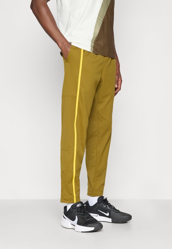 Nike Performance HERITAGE  - Tracksuit bottoms - olive flak/saffron quartz