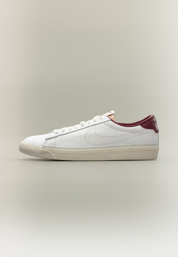Nike Sportswear TENNIS CLASSIC AC UNISEX - Trainers - white/white/team red/sail