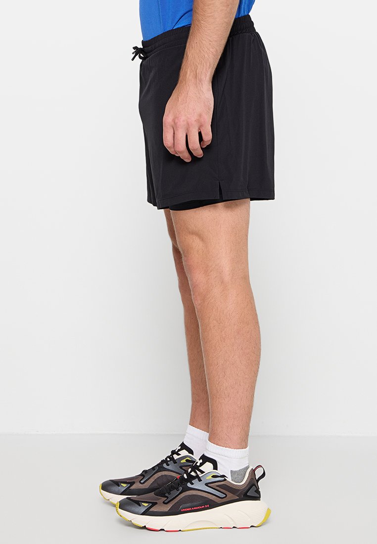 Under Armour LOOSE FIT