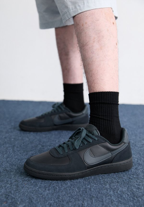 Nike Sportswear FIELD GENERAL - Trainers - black