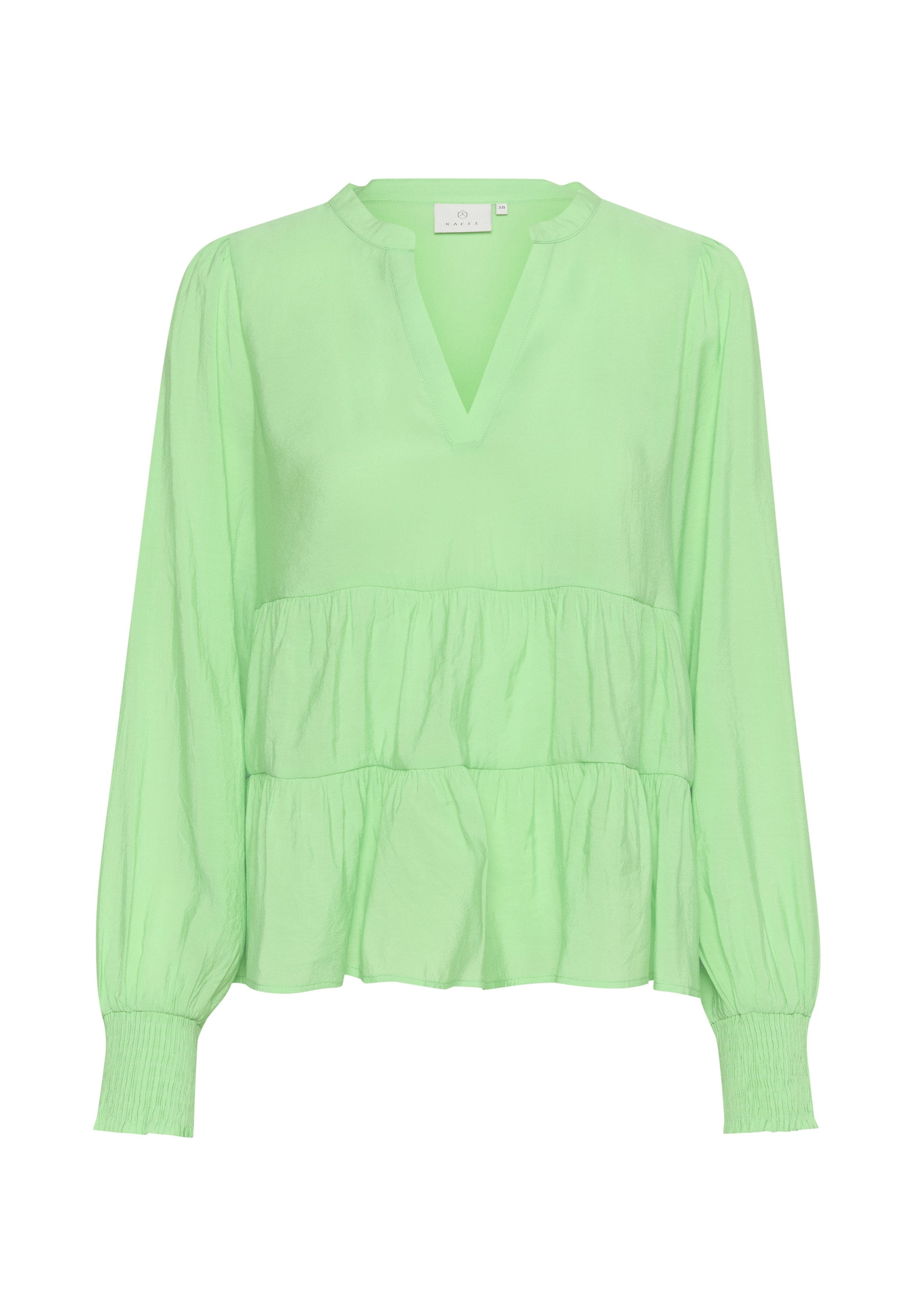 Hellgrüne Bluse mit V-Ausschnitt, langen Ärmeln und gestuften Rüsche-Design. Hergestellt aus einem glatten, leicht strukturierten Stoff. Elastische Bündchen.