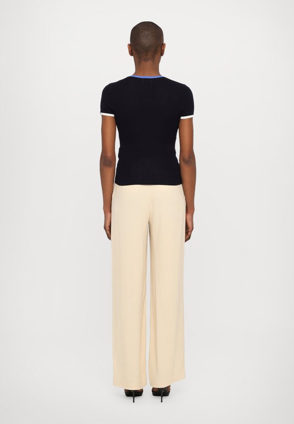 Claudie Pierlot MARTINETTE