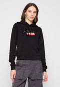 Schwarzer Kapuzenpullover aus weichem Material mit einem roten und silbernen "Diesel"-Logo. Lange Ärmel mit gerippten Bündchen und Saum.