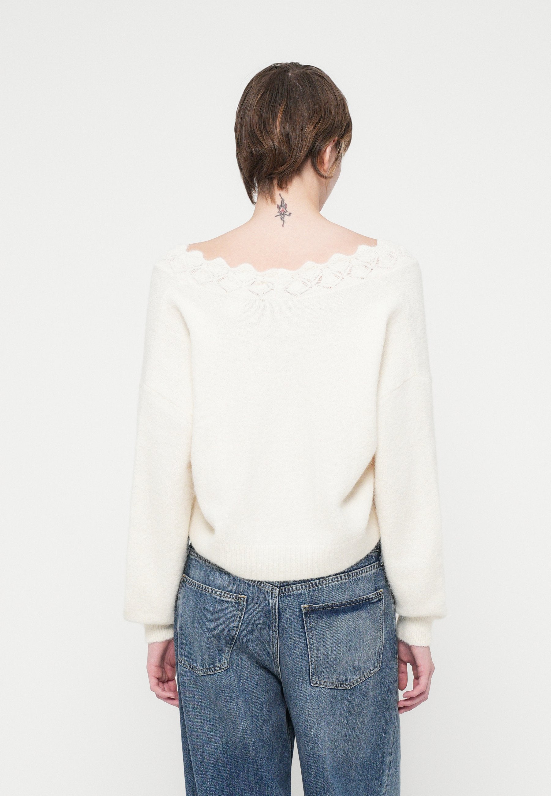 GAP SCALLOPED EDGE CARDI