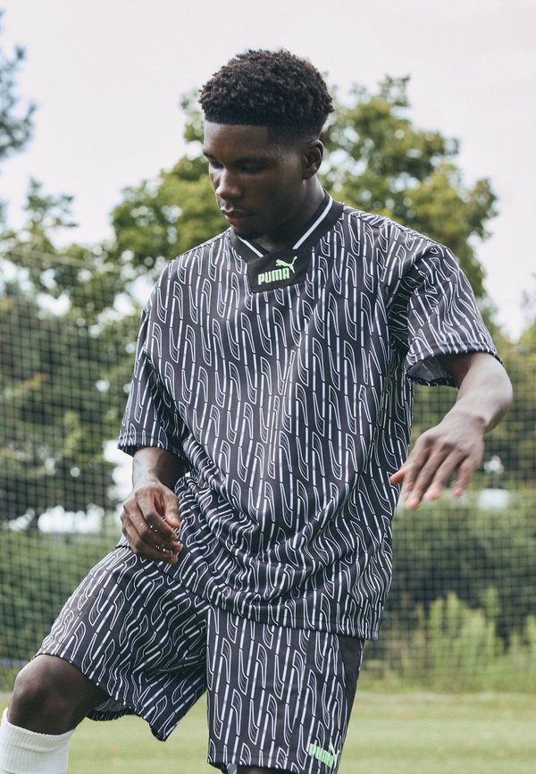 Puma INDIVIDUAL FOOTBALL - Print T-shirt - black