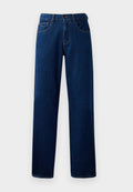 Dunkelblaue gerade geschnittene Jeans aus Denim mit Knopf- und Reißverschluss vorne sowie Fünf-Taschen-Design auf einem weißen Hintergrund.