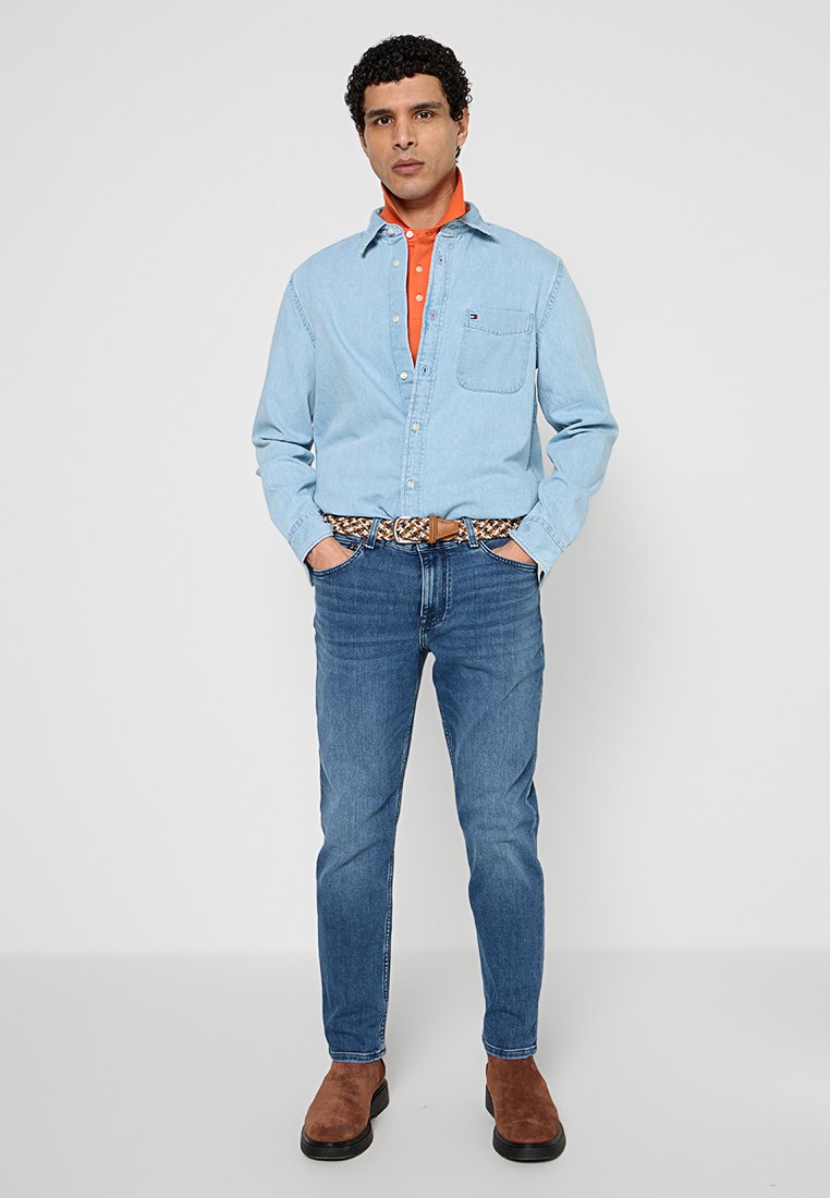 REGULAR FIT  Media 3