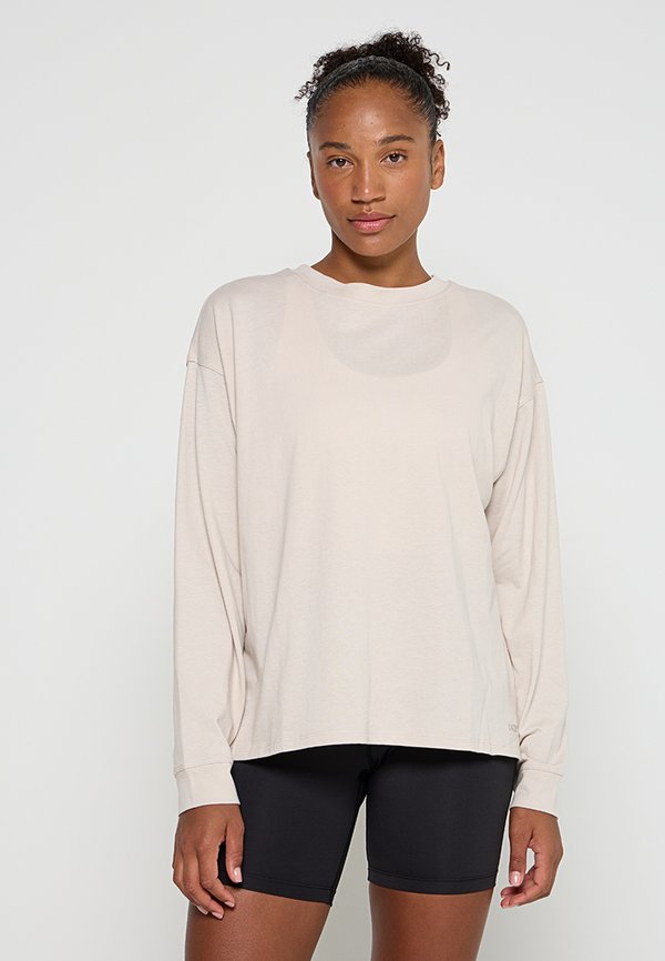 DKNY Sport