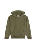 Olivgrüner Hoodie mit großer Fronttasche, strukturiertem oberen Abschnitt, gerippten Bündchen und einem Logo-Patch am Saum. Mit Kapuze.