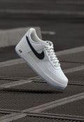 Nike Sportswear AIR FORCE 1 UNISEX - Trainers - white/black/hydrogen blue