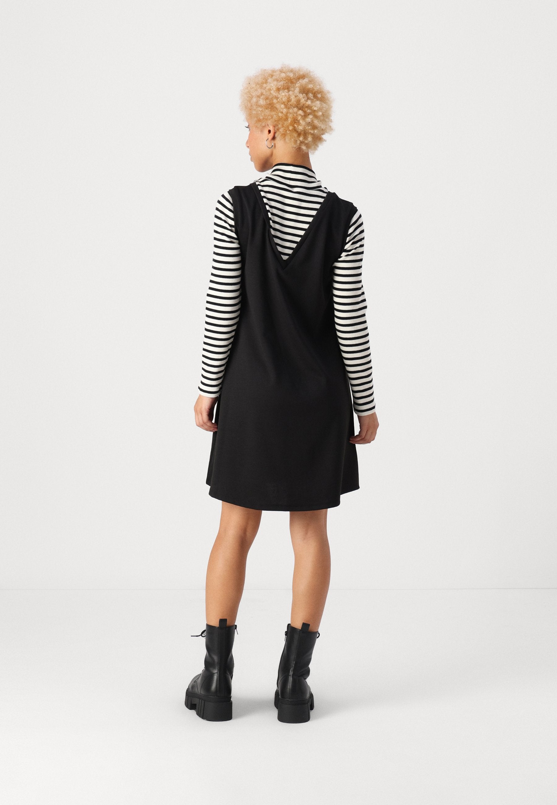 ONLEVA SPENCER DRESS Media 4