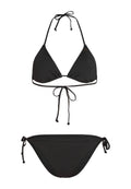 Schwarzes Bikini-Set mit einem dreieckigen Oberteil mit Bindeträgern und einem Höschen mit verstellbaren seitlichen Bindebändern. Hergestellt aus glattem, dehnbarem Stoff.