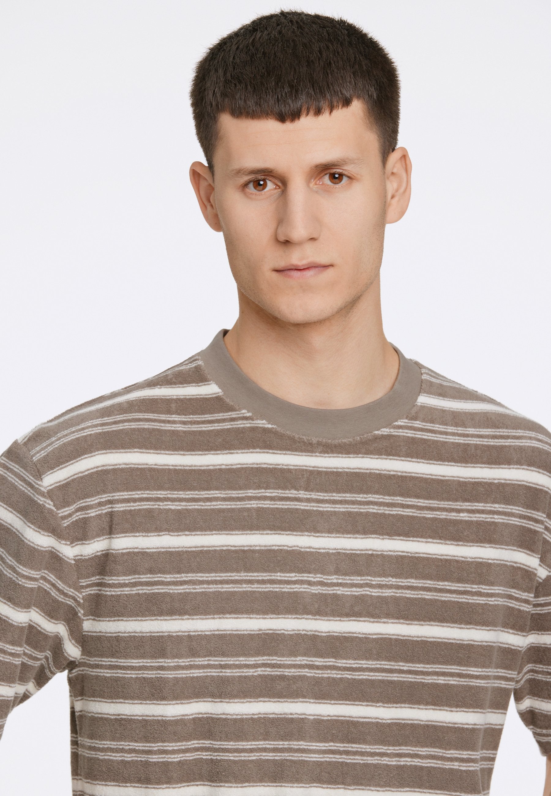  STRIPED O-NECK TEE  Media 6
