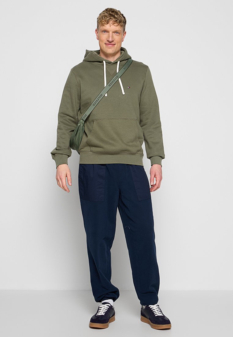 SEASONAL HOODY Media 2