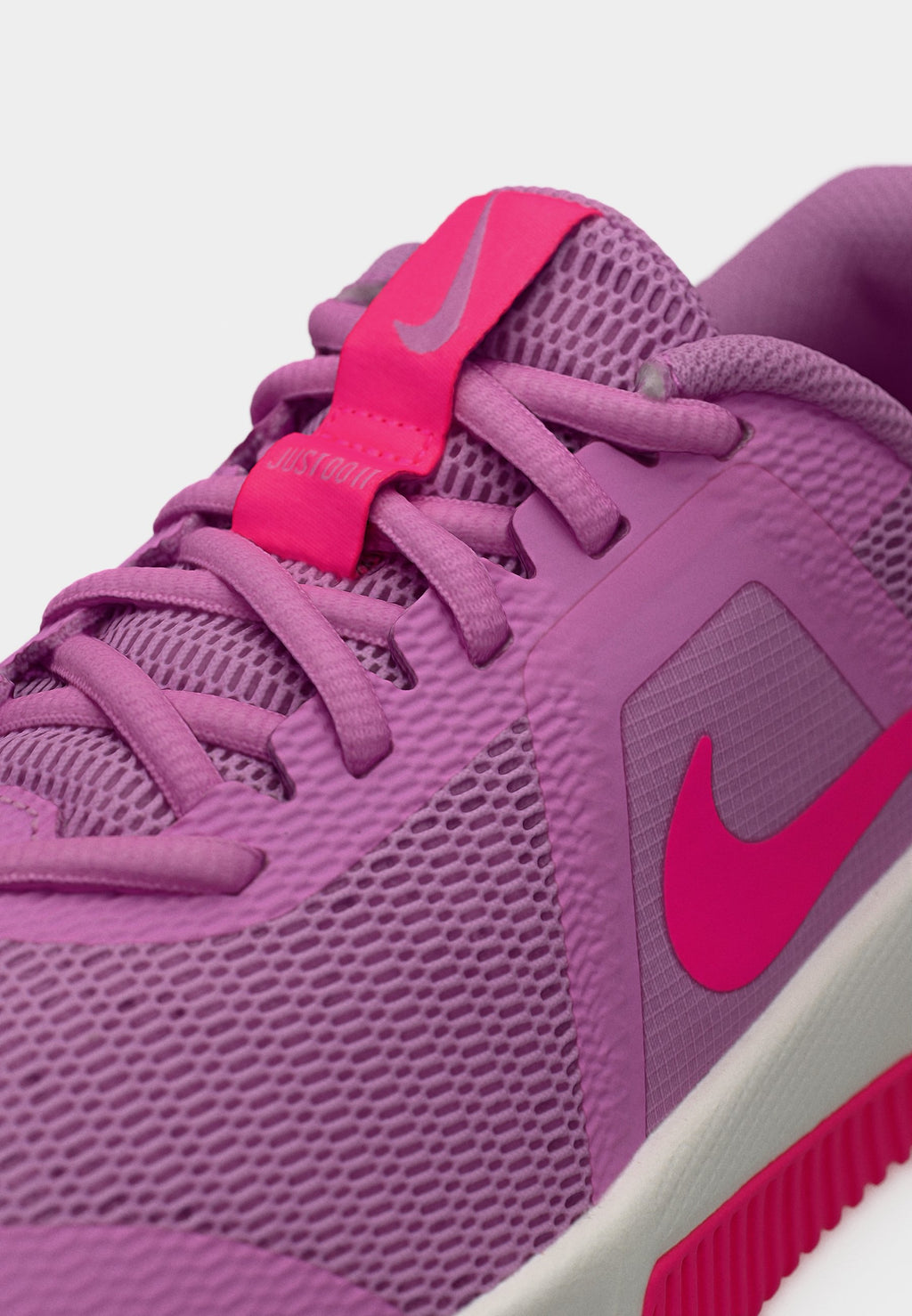Nike Performance MC 3